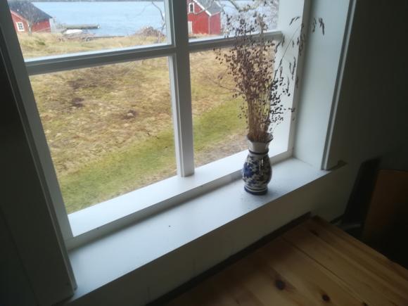 Utforete vinduskarmer i Kjellerbua.