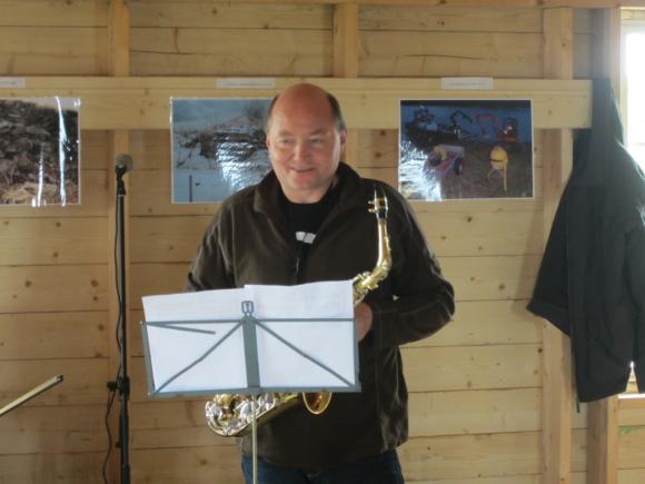 Sverre Ratts� spiller saksofon.