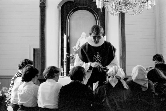 Nattverd i Sk�lv�r kirke. 12. juni 1983.