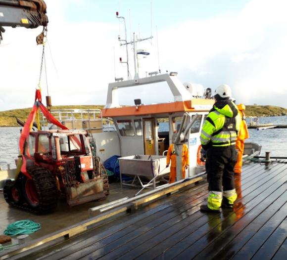 17. oktober 2020 ble siste redskap, Steinar Hoffs traktor heist ombord i forb�ten Ramtind og fraktet bort.