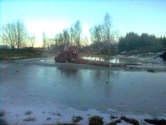 T�mmer slepes over Dammen. Beklageligvis d�rlig bildekvalitet, men det er s�pass spesielt at vi tar det med likevel.