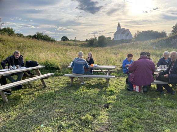 Grill i solnedgang.