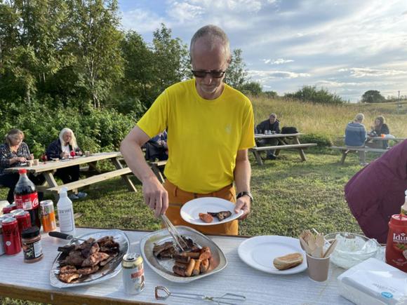 Håvard i serveringen.