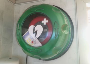 Hjertestarter p� vegg.