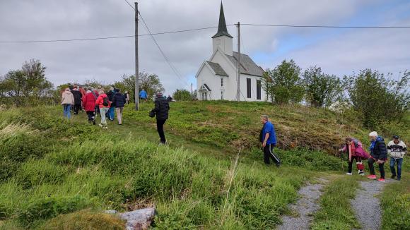 Turgruppen fra Hemnes kommune hadde kirken som hovedm�l p� turen.