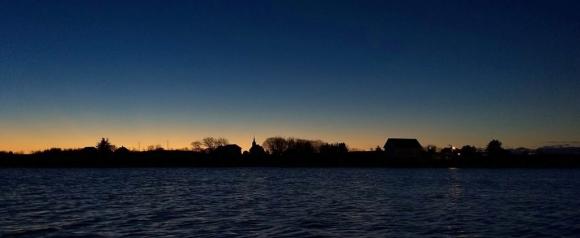 Padletur i Sk�lv�rsundet etter solnedgang siste uke i oktober.