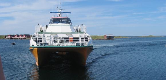 �Thorolf Kveldulfs�n� p� vei inn til Kirk�y i Vega.