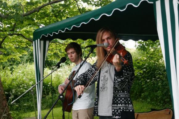 Musikere fra KUL Sommerjobb. &quot;Liv og r�re&quot; - Sindre J�rgensen Mathisen og Peter Steinholt Mortensen.