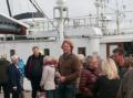 Samling p� kaien.