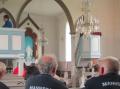 Deltakere p� pilgrimstur med MK "Faxsen" bes�ker Sk�lv�r kirke.