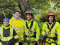 Teamet som var p� jobb i Sk�lv�r. Fra venste kommunegartner i Alstahaug Haldis Hagen, Skogsjef Ragna Gunn Bye og arboristene Bjarne Ravn Hunstad og Joakim Aae Flat�y.